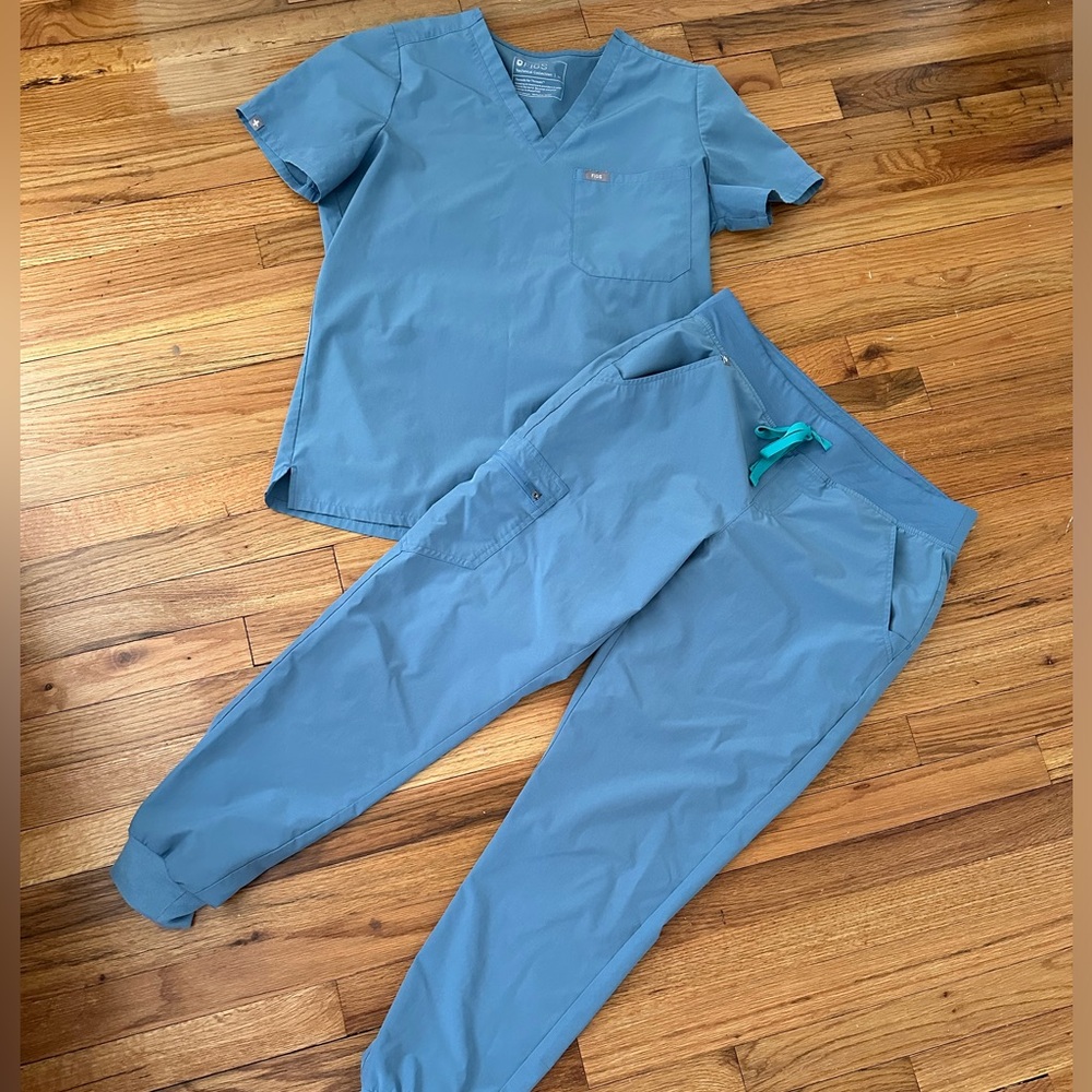 Figs Scrub Set women’s size medium, jogger scrub bottoms
